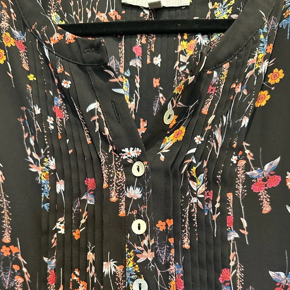 Daniel Rainn Black Floral Pintuck Button-Front Blouse - Picture 4 of 10